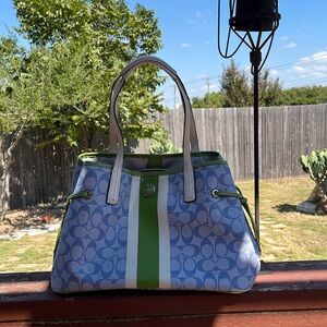 Coach handbag green and blue. Pre-owned.some issues on handle.Is very cute 🥰